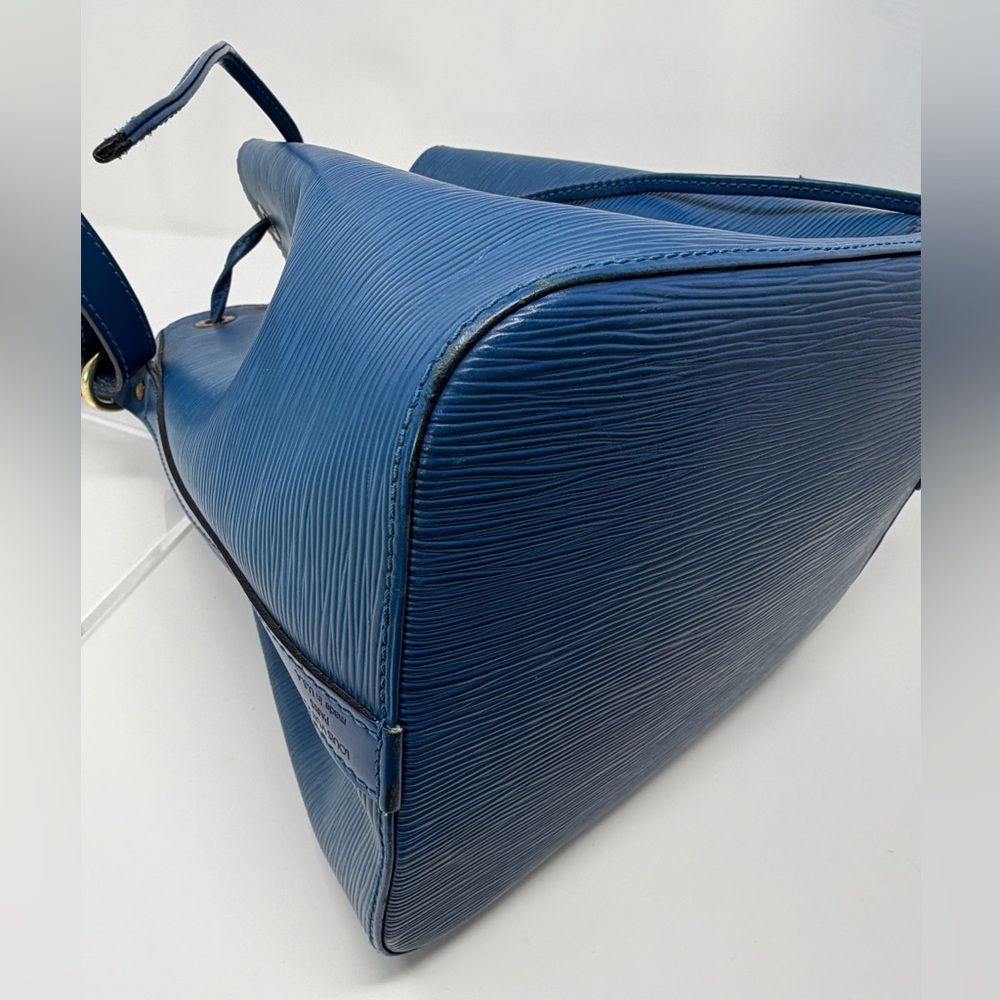 Louis Vuitton Blue Epi Noe MM Shoulder Bag - Picture 4 of 15